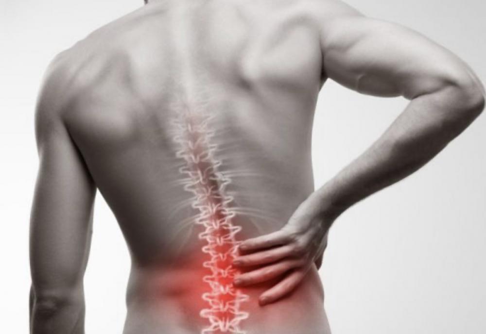 Cerca de metade dos pacientes com dores na coluna tem menos de 50 anos