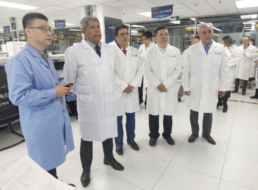Na China, Jerônimo visita empresas e estuda trazer conceito de cidades inteligentes para a Bahia