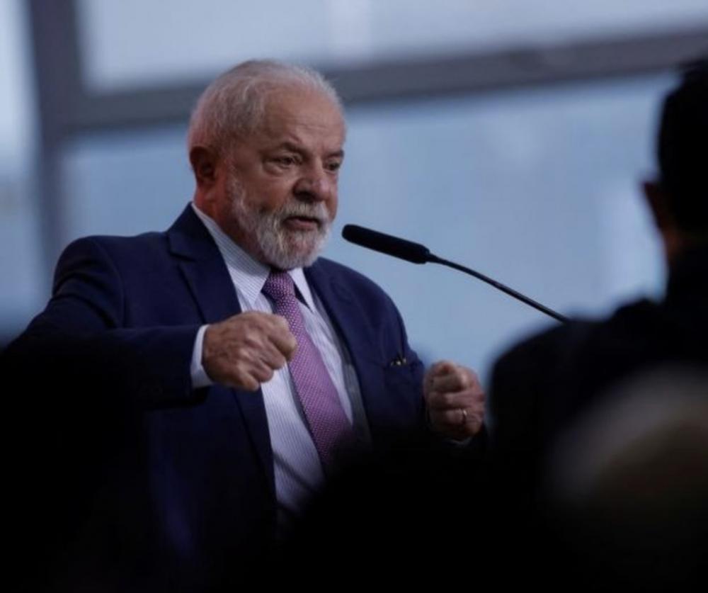 Lula volta a trabalhar no Planalto após 10 dias tratando broncopneumonia no Alvorada