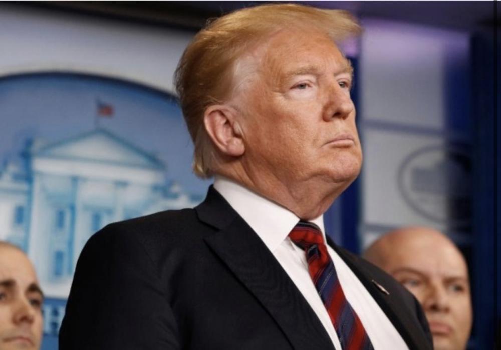 Trump chega a Nova York e deve se apresentar à Justiça nesta terça (4)