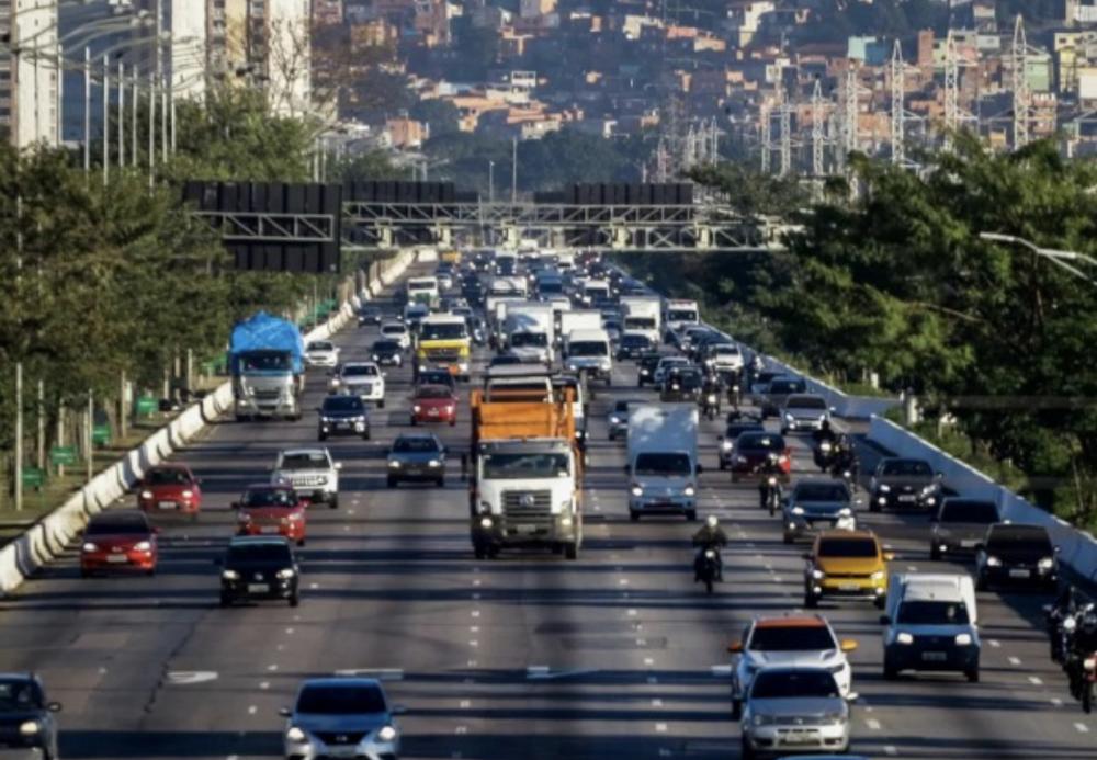 Governo estuda programa para retirar carros velhos das ruas mediante indenização