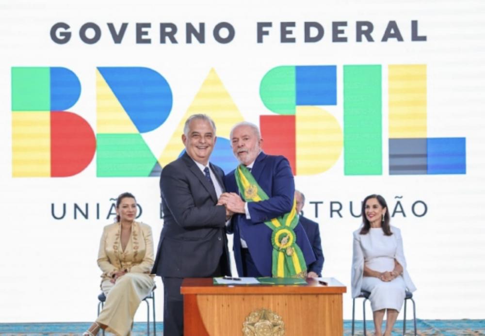 Programa de passagens a R$ 200 deve começar em agosto, diz ministro