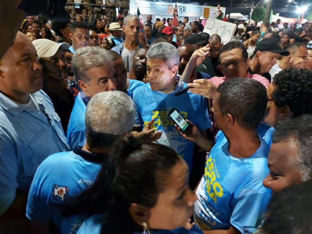 Em Feira, Jerônimo desconversa sobre uma possível vitória de Zé Neto nas próximas eleições municipais