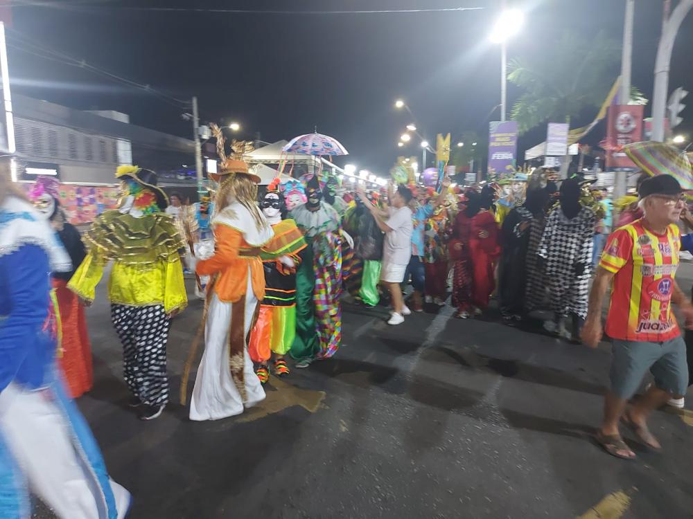 Grupo dos Mascarados de Maragogipe realiza Corteja de Abertura na Micareta de Feira 