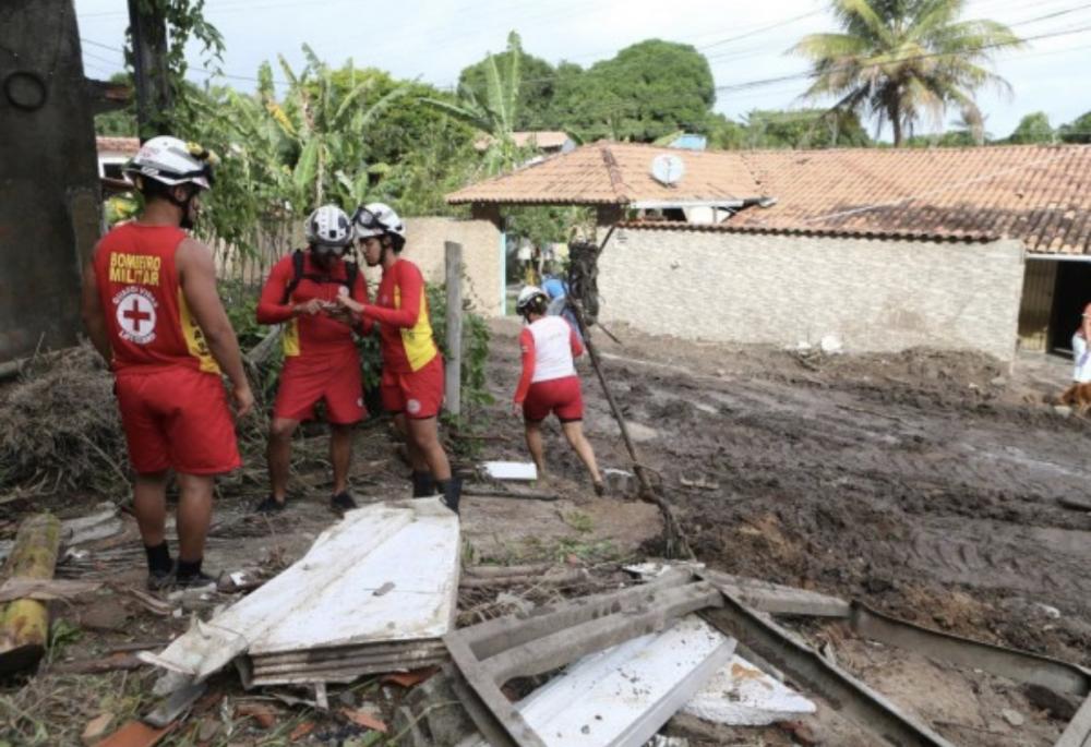 Jerônimo sobrevoa cidades afetadas pela chuva: Ajudaremos na recuperação dos pontos necessários