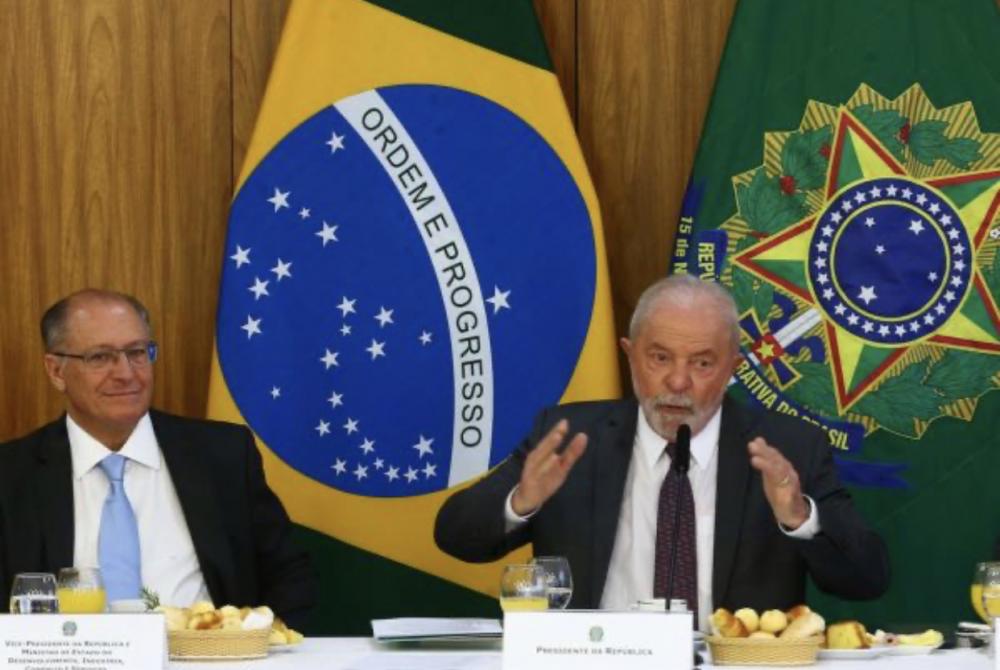 Lula retorna da Europa com nomes de ministros do GSI e STF a definir