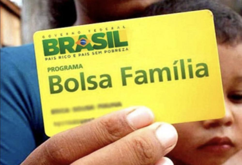 Caixa vai fazer 7,6 milhões de cartões de débito para beneficiários do Bolsa Família