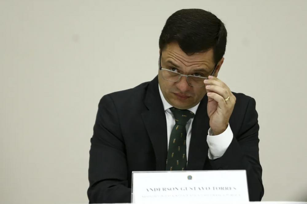 Anderson Torres fornece senhas inválidas para a PF