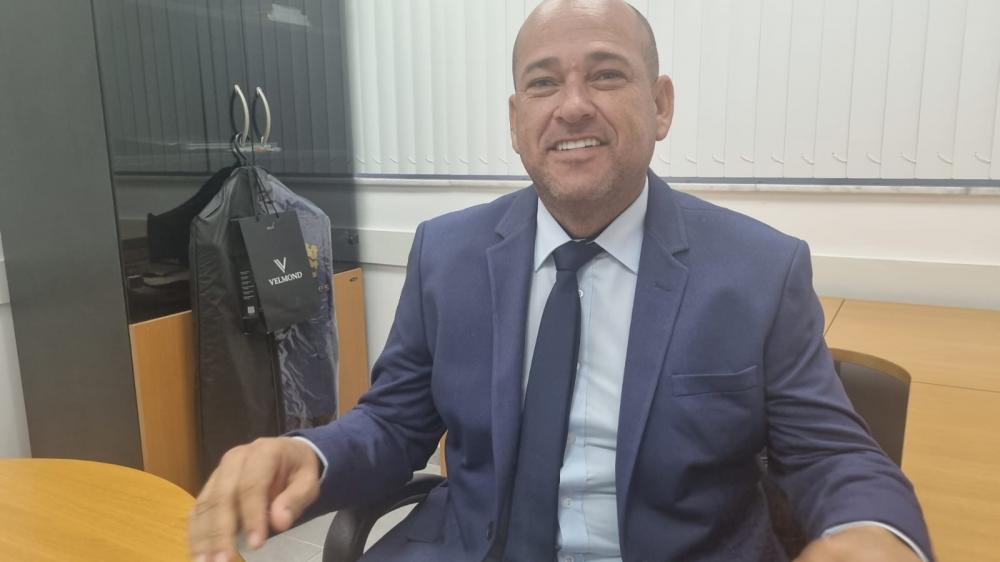 Binho Galinha defende energia solar no Centro de Convenções de Feira