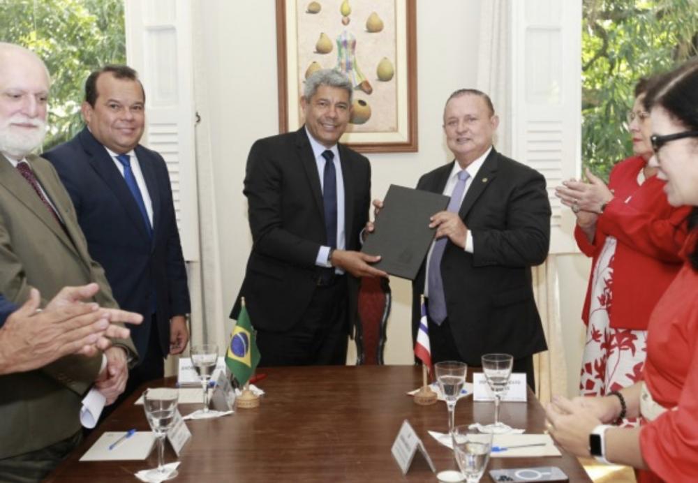 Jerônimo Rodrigues entrega projeto da Lei de Diretrizes Orçamentárias 2024 à Alba