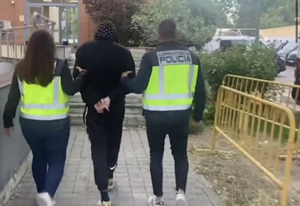 Polícia espanhola prende suspeitos de pendurar boneco enforcado em ato racista contra Vini Jr.