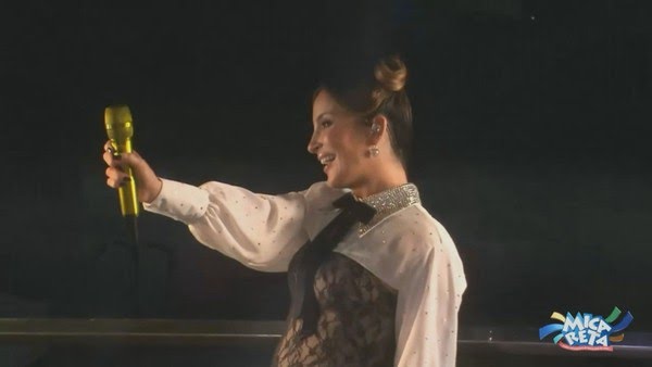 Cláudia Leitte anima foliões na Micareta de Feira 