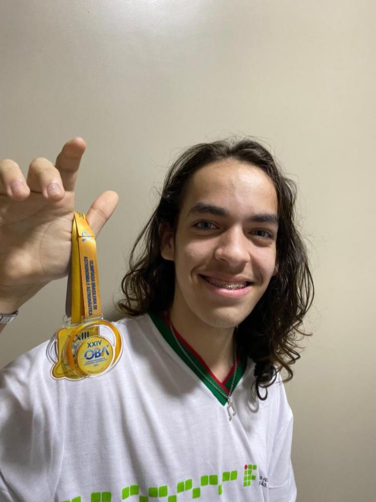 Jovem feirense conquista medalha de ouro na Olimpíada Brasileira de Astronomia e Astronáutica