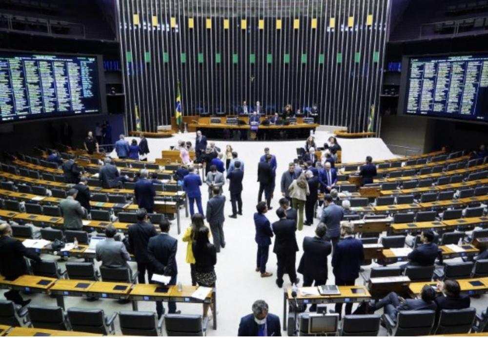 Carf: texto base de projeto que favorece o governo é aprovado na Câmara