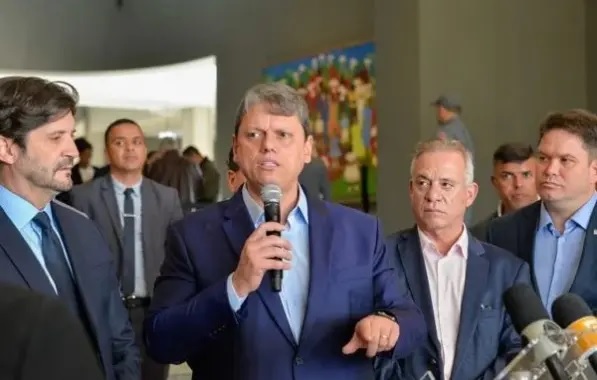 Republicanos “não vai integrar a base” do governo Lula, diz Tarcísio