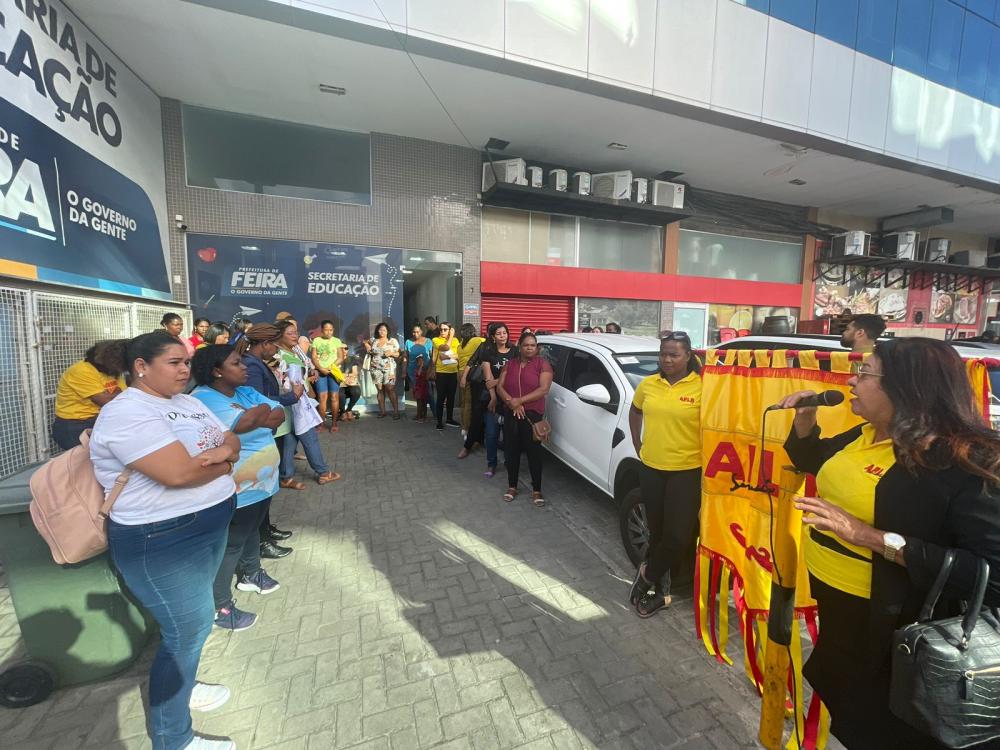 Professores da rede municipal de ensino paralisam atividades na próxima quinta-feira (27)