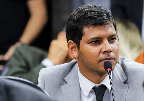 Deputado baiano apresenta projeto que exige teste de drogas para estudantes de universidades