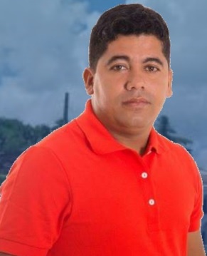 Secretário de Transportes e Trânsito realiza ação para retirada de sucatas de carros da cidade