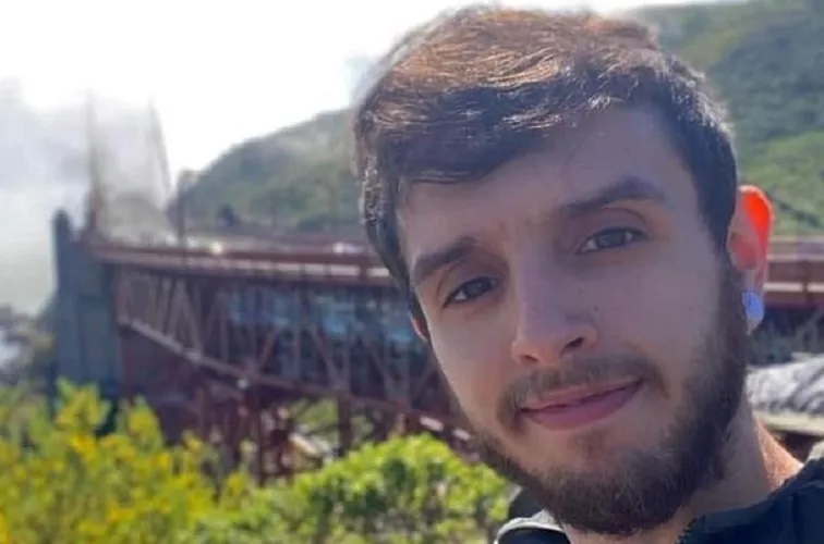 Corpo de brasileiro morto ao brincar com cão chega ao Brasil