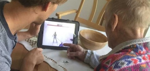 Digitalização de planos de saúde vira desafio para idosos