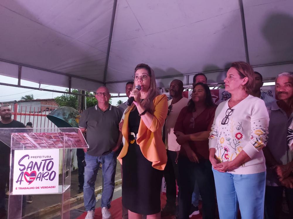 Prefeita assina ordem de serviço para reforma e cobertura da quadra esportiva do CEMOC