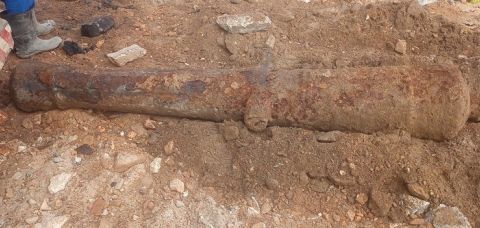 Canhões soterrados são achados durante obras em Salvador