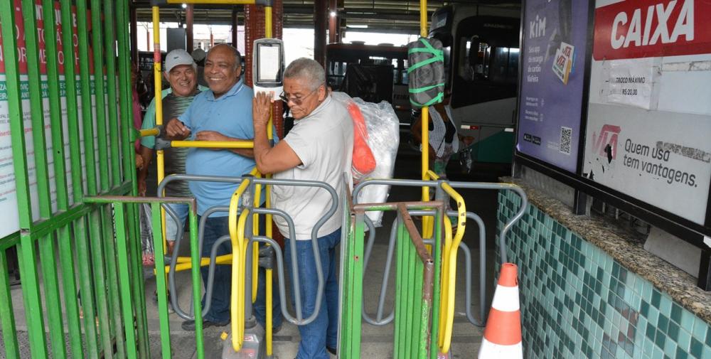 Prefeitura dobra o tempo de integração no transporte e retira catracas nos terminais Norte e Sul
