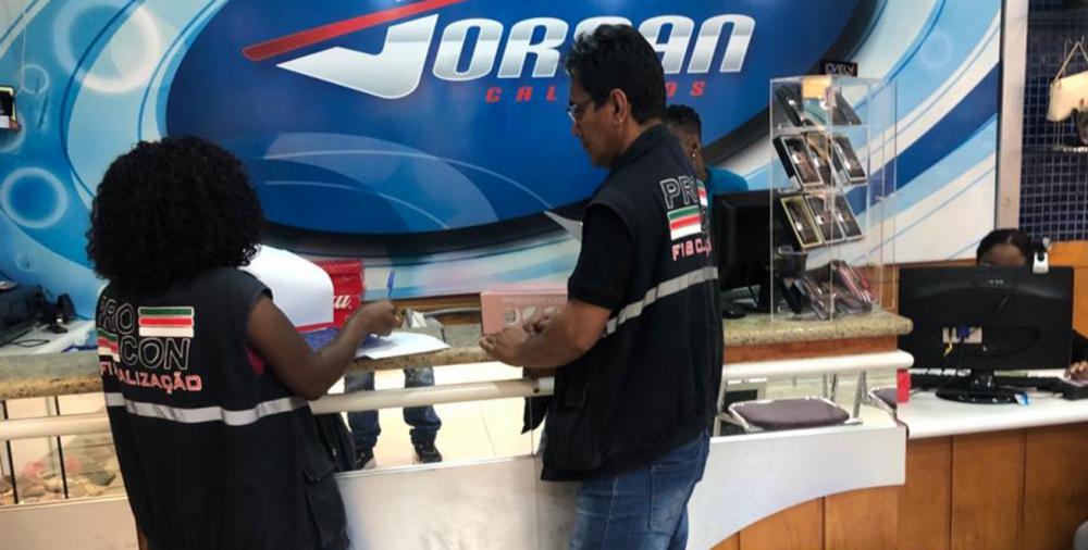 Procon fiscaliza lojas e promoções para o Dia dos Pais