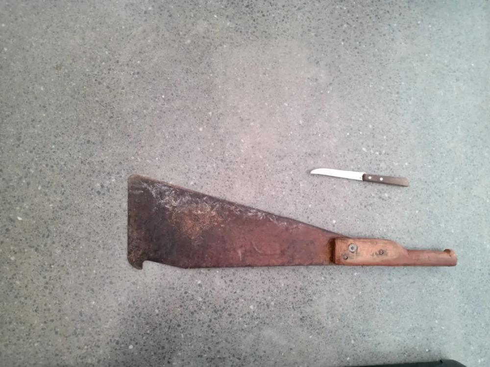 Homem é preso após agredir o próprio pai com faca e foice na Bahia