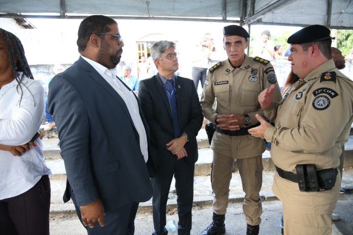 Comitiva do Governo do Estado acompanha investigações em visita ao Quilombo Pitanga dos Palmares