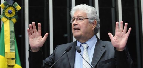 Requião pede ao STF pensão vitalícia de R$ 43 mil para sua 