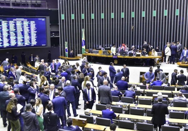 Bancada baiana na Câmara vota em massa pela aprovação da nova regra fiscal