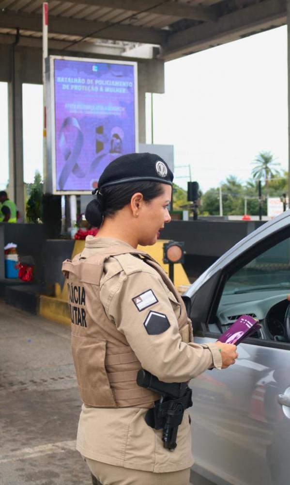 Blitz educativa de combate à violência de gênero é realizada pelo Batalhão de Proteção à Mulher