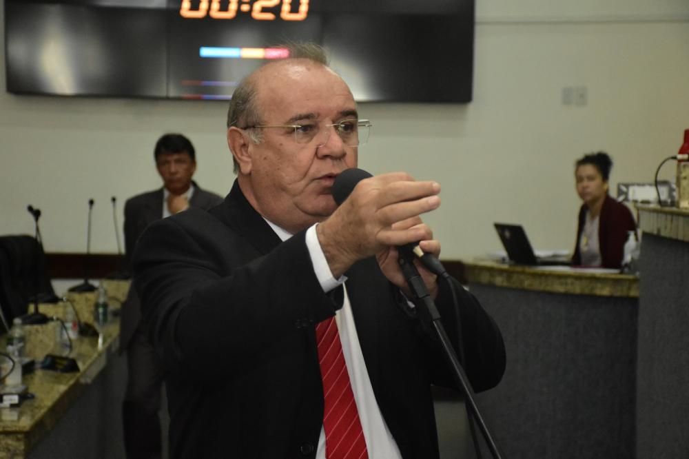 Líder governista esclarece sobre gestões anteriores e a dívida da coleta de lixo