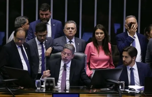 Câmara aprova e vai ao Senado projeto que prorroga desoneração da folha e beneficia municípios