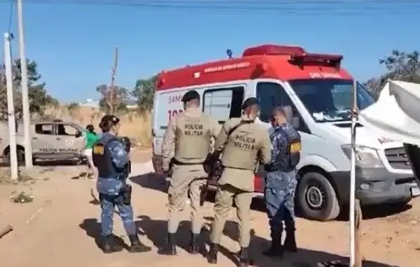 Homem é assassinado a tiros durante banho e esposa é detida como suspeita de ser a mandante