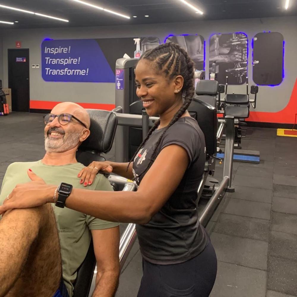 Profissional de Educação Física Destaca Benefícios dos Exercícios