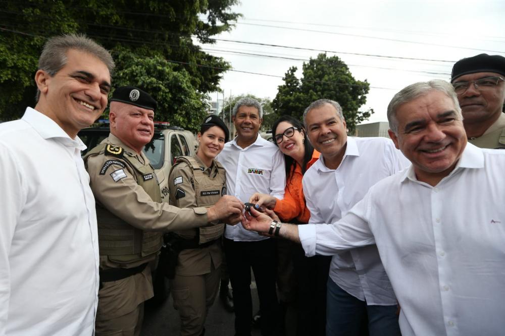 Governador entrega 23 viaturas para Feira de Santana e região 