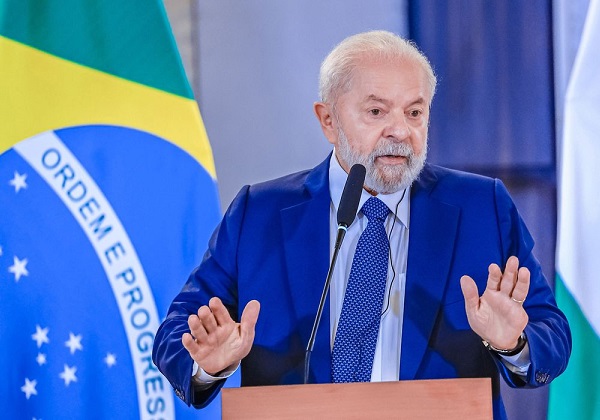 Lula sanciona MP que autoriza reajuste de 9% no salário dos servidores