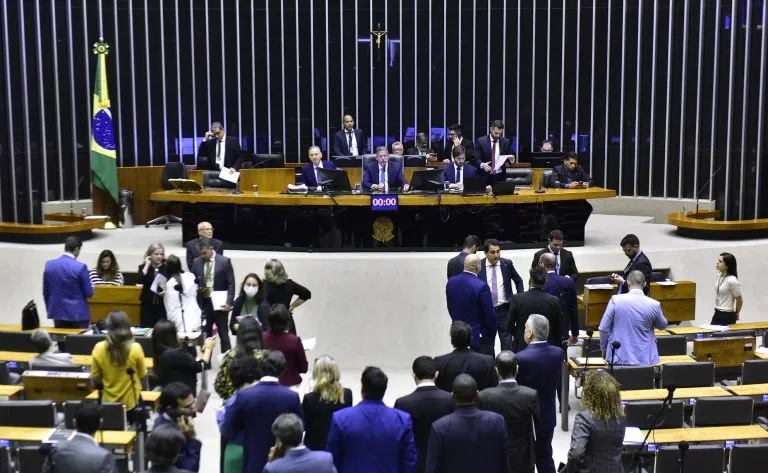 Bancada baiana aprova minirreforma eleitoral, mas diverge de proposta