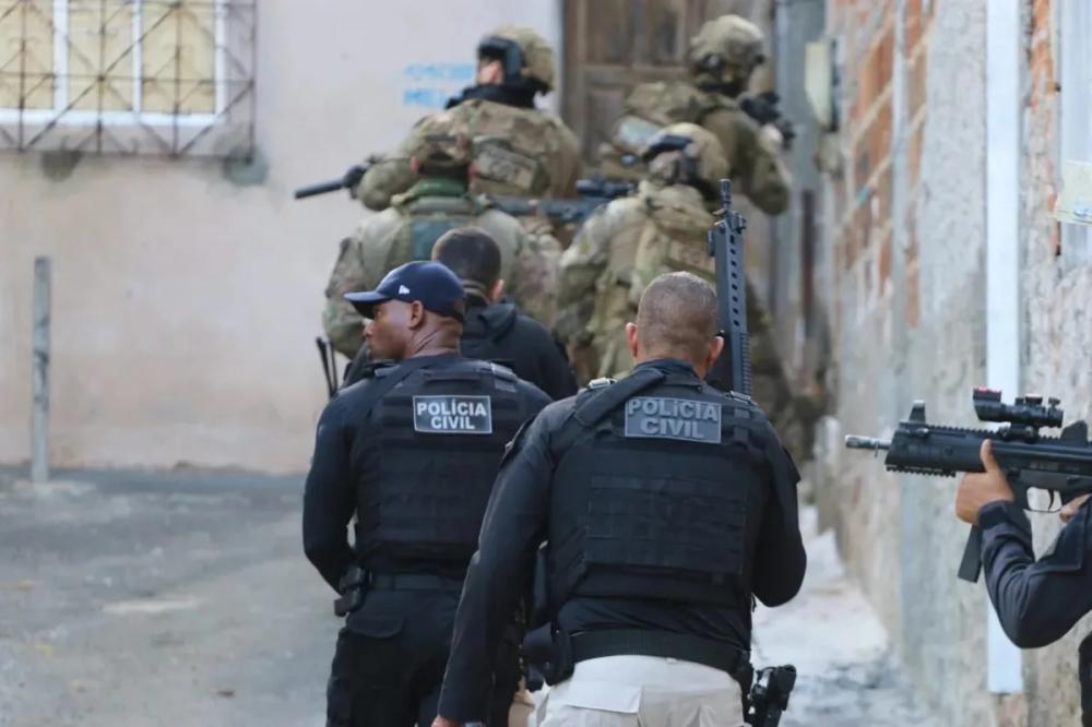 Polícias focam em rotas de facções para chegada de armas e drogas