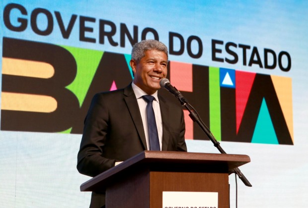 Em Feira de Santana, Jerônimo participa de feira literária e do festival gospel Canta Bahia