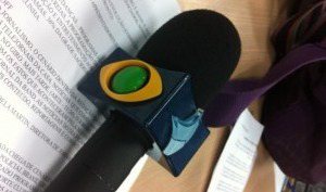 Repórter da Band é espancada, surge aos prantos e mostra rosto machucado; assista