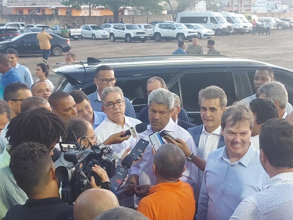 Jerônimo autoriza reforma do centro de convenções e teatro de Feira de Santana