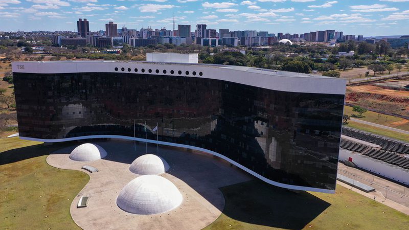 TSE abre código-fonte da urna eletrônica; saiba mais