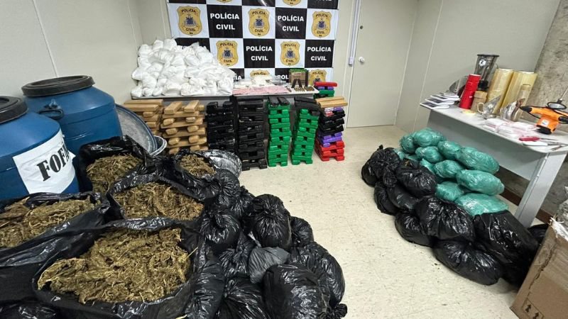 Drogas e cobras são apreendidas dentro de hotel em Salvador