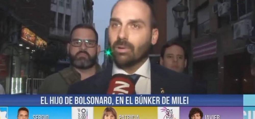 Na Argentina, Eduardo Bolsonaro defende liberação de armas e tem entrevista cortada na TV