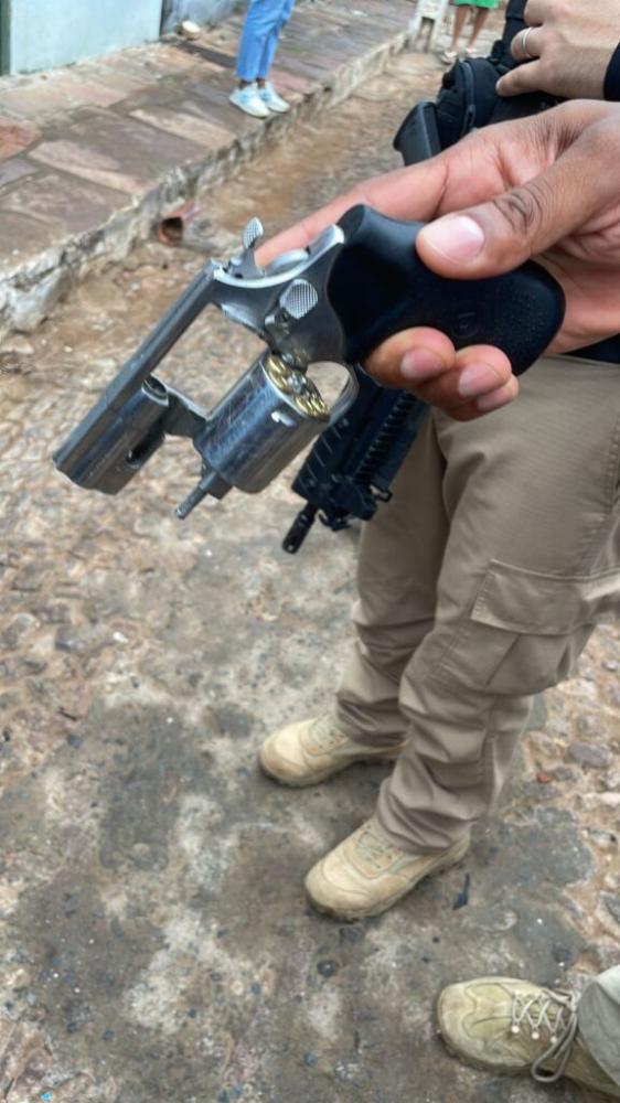 Operação do Deic em Lençóis cumpre mandados e apreende drogas e arma