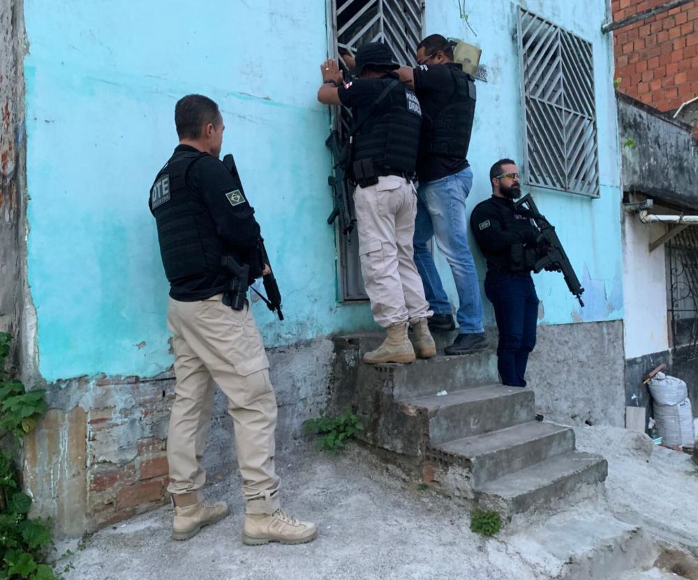 Treze pessoas ligadas ao tráfico de drogas e homícidios são capturadas durante Operação Ancorar