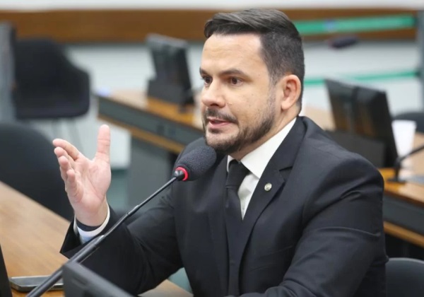 Deputado quer proibir casamento de condenados por violência doméstica, diz coluna